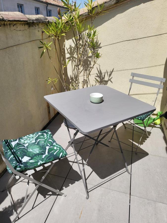 La Dolce Vita Nimoise Terrasse 100 M Des Arenes Nîmes Buitenkant foto